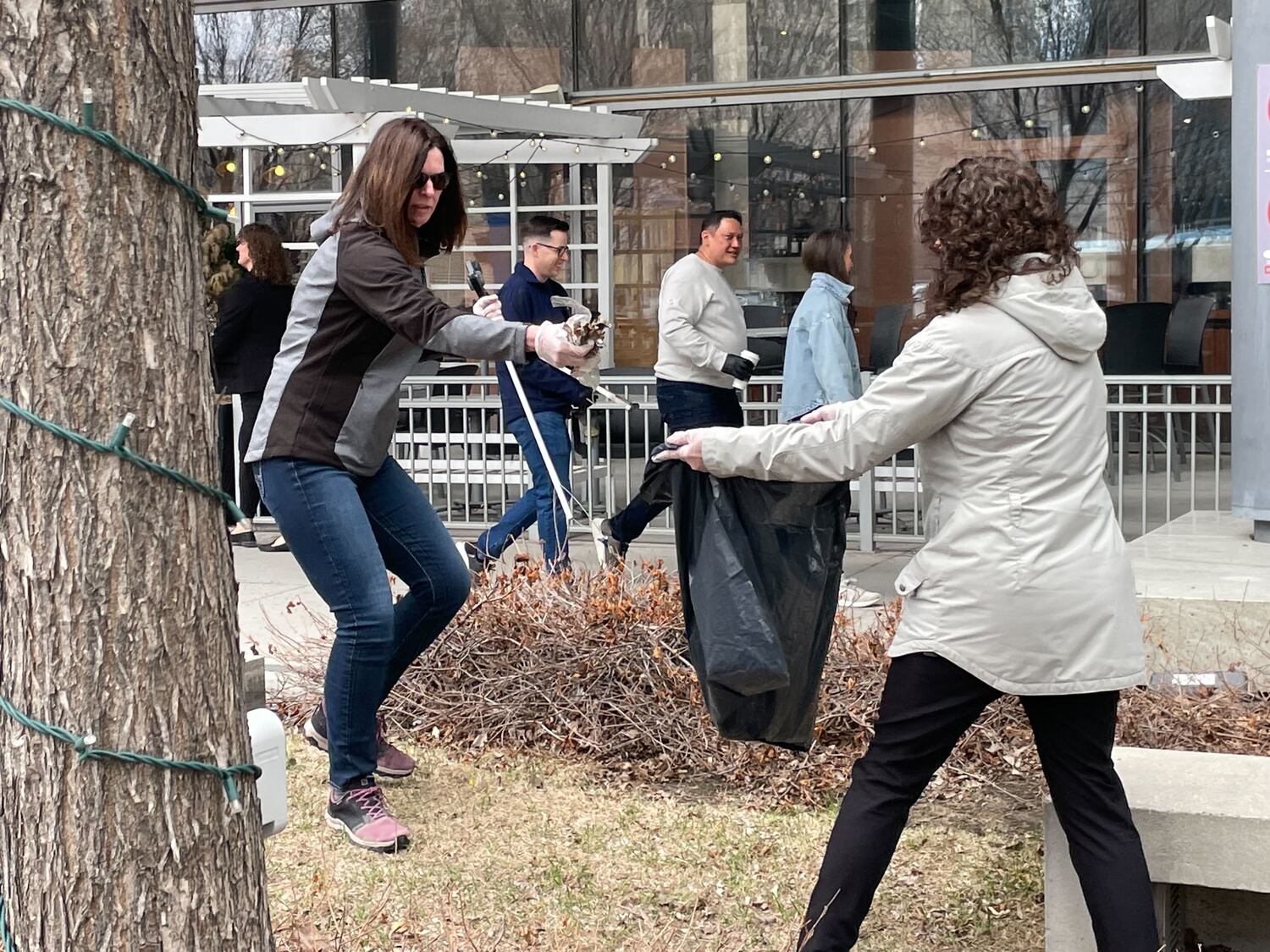 Spring In Winnipeg Volunteers roll up their sleeves for downtown Winnipeg spring clean ...