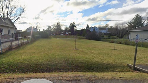 City of Ottawa buys Stittsville park for $1 after thinking it owned it for years