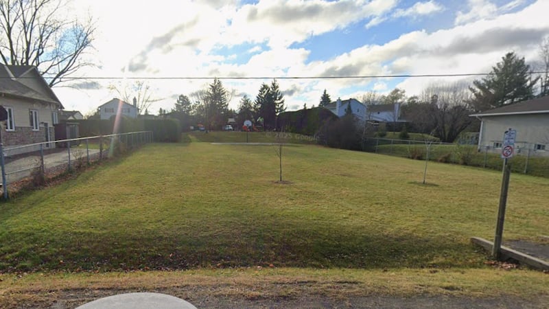 City of Ottawa buys Stittsville park for $1 after thinking it owned it for years