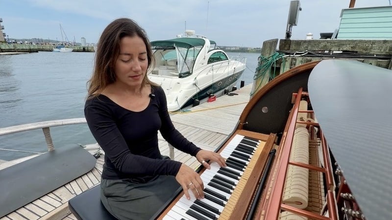 Piano player sails into Halifax to serenade audiences on the waterfront