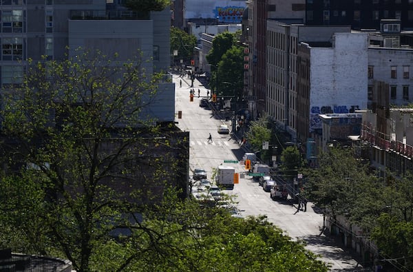 1 dead, 2 arrested after Downtown Eastside stabbing, Vancouver police say