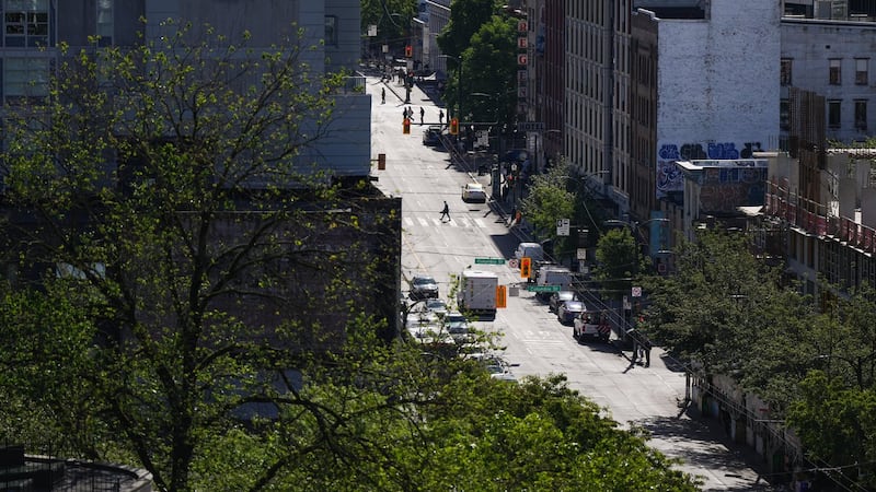 1 dead, 2 arrested after Downtown Eastside stabbing, Vancouver police say
