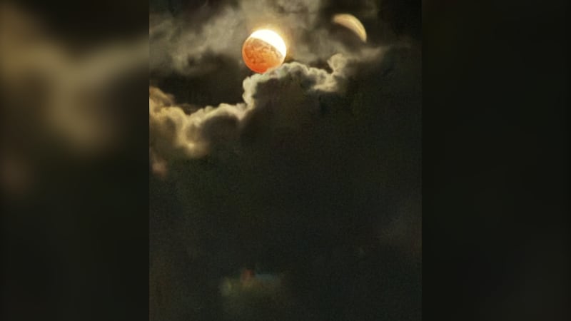 Partial lunar eclipse in Manitoba - Aug. 27, 2026