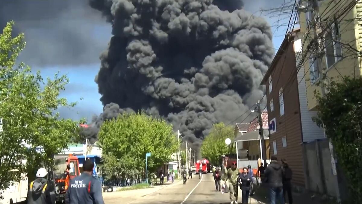 Black Rain Falls on Tuapse as Third Ukrainian Drone Strike Engulfs Refinery — image 1