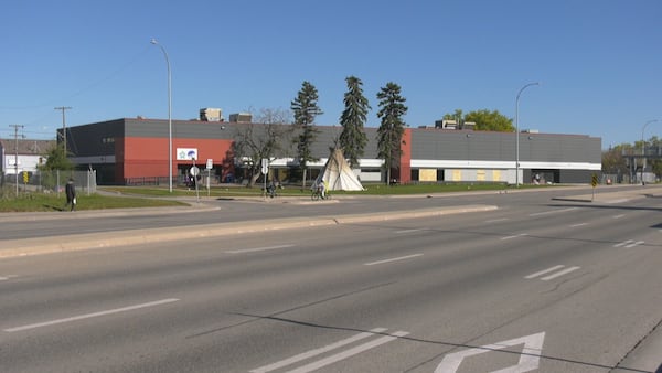 Former head psychiatrist challenges Manitoba law on extended detentions for intoxicated people