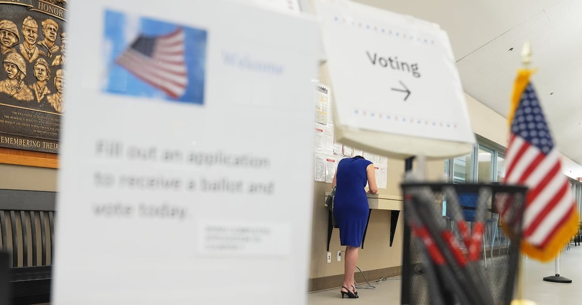 US Midterm Early Voting Begins Amid Election Integrity Concerns