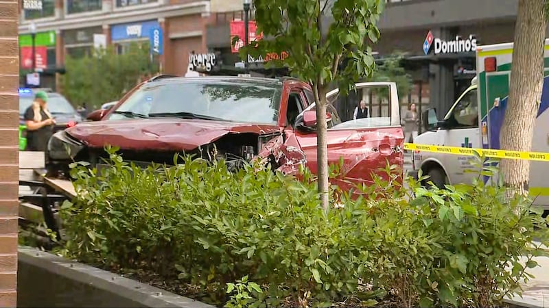 Pedestrian injured in 17 Avenue S.W. crash, prompting road closure