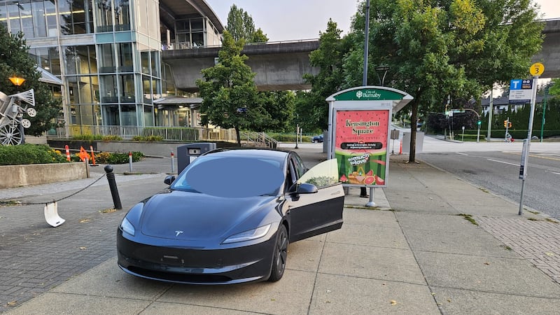 'She’s going to fight the ticket': Driver claims she didn’t know she couldn’t park on sidewalk