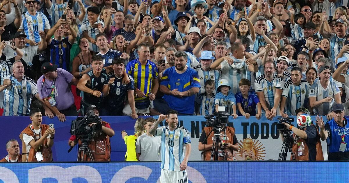 Lionel Messi stellt mit einem Hattrick den WM-Torrekord der Männer ein ...