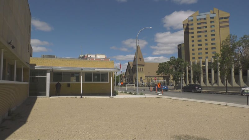 Regina mosque broadcasts call to prayer as supporters, opponents gather