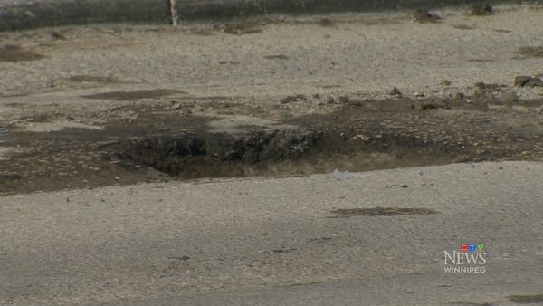 Manitobans now able to nominate the worst roads in the province
