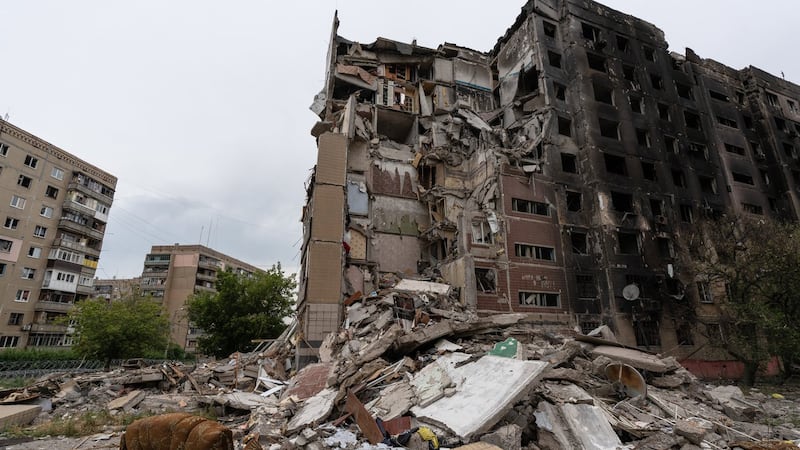 2 dead in Ukraine from Russian attacks, 4 more in Russian-held area hit by Ukrainian drones
