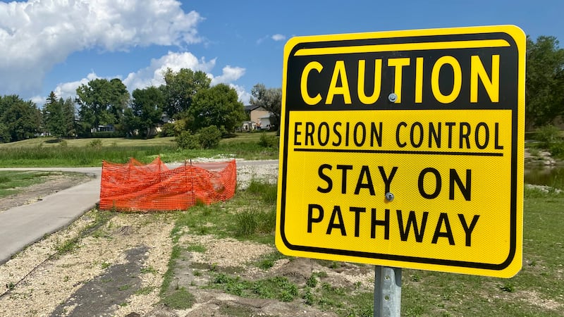 ‘Stay on pathway’: Sinkhole appears near Winnipeg active transportation route