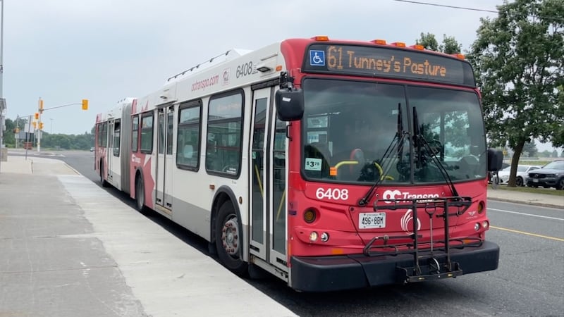 OC Transpo looking to keep its 16-year-old articulated buses on the road