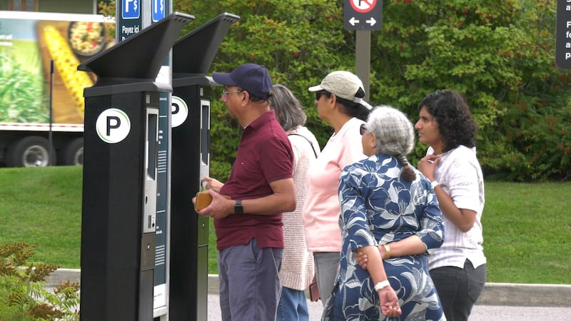 Paid parking at Gatineau Park Visitor Centre draws concern from Chelsea residents, businesses