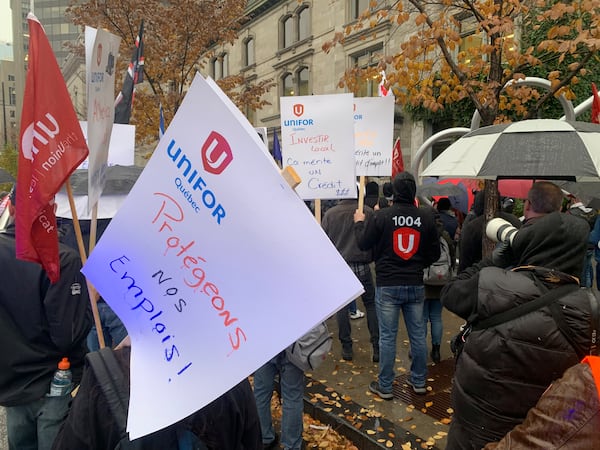 PACCAR workers protest outside Quebec premier’s office after hundreds laid off