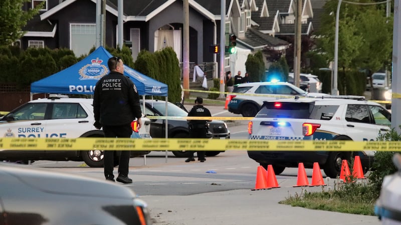 Brazen daylight shooting leaves man dead, another injured in Surrey, B.C.