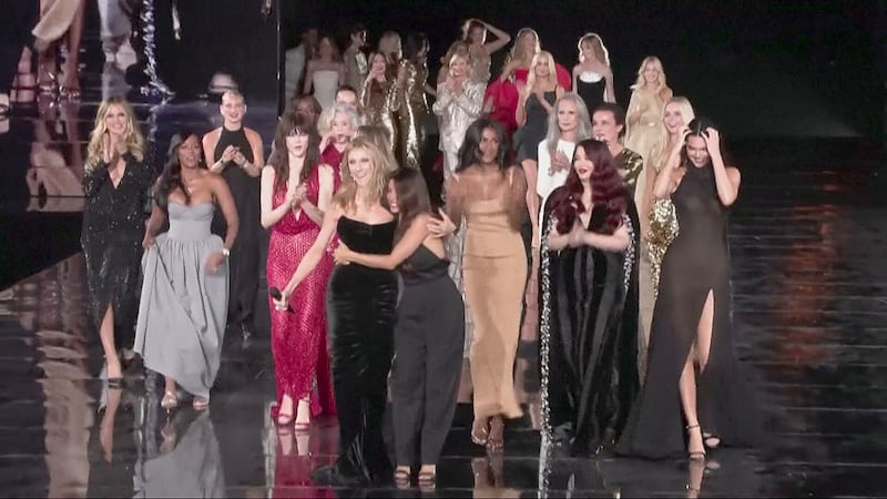 Celine Dion wows Paris Fashion Week with surprise gig