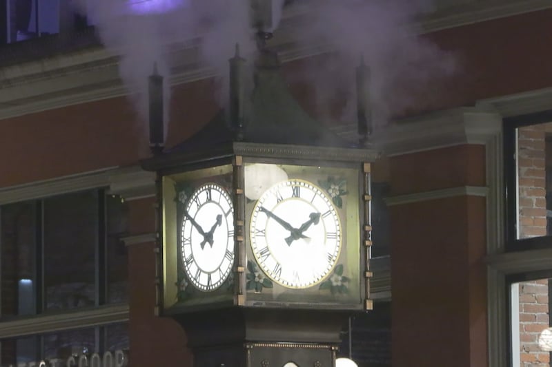 Gastown Steam Clock has been displaying the wrong time for months
