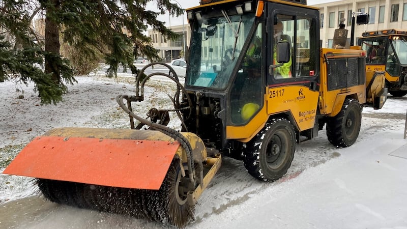 Regina to expand sidewalk snow clearing to Dewdney, 11th Avenues this winter