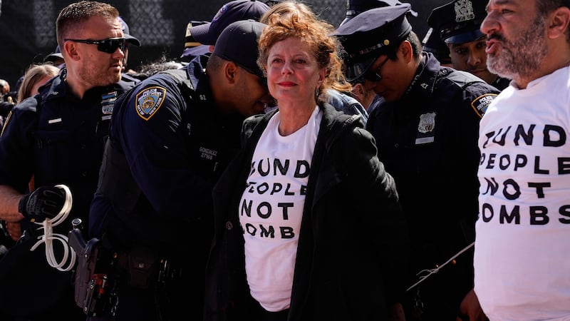 Susan Sarandon among Hollywood stars arrested in anti-Netanyahu UN protest