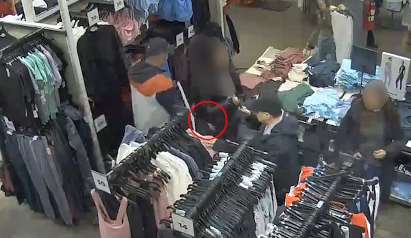 Organized pickpocket groups targeting shoppers at Toronto Premium Outlets: police