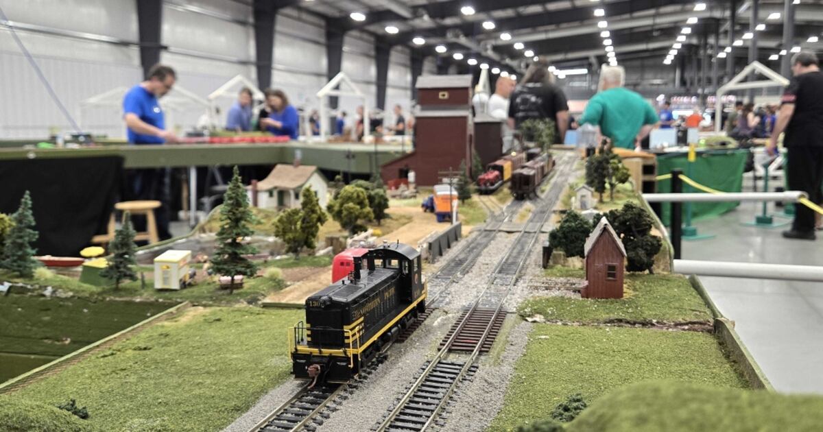 Annual train show pulls into Red River Ex