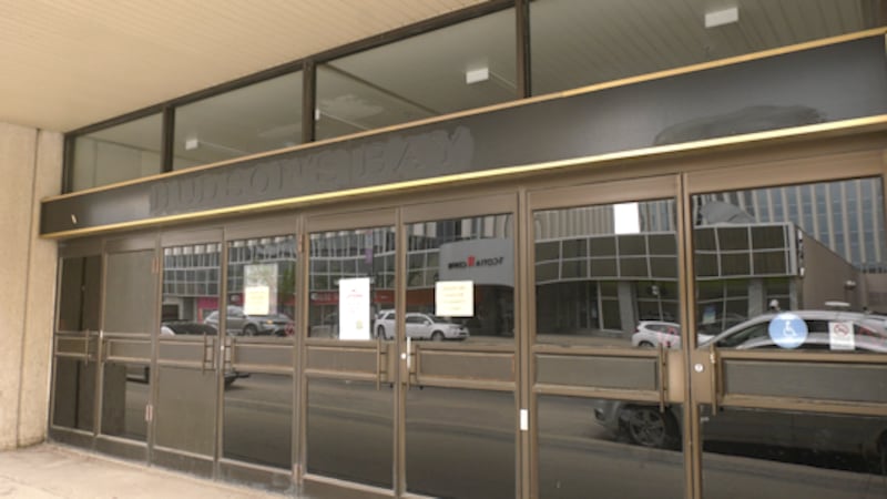 The Bay, Toys “R” Us vacancies raising questions about Saskatoon’s downtown retail