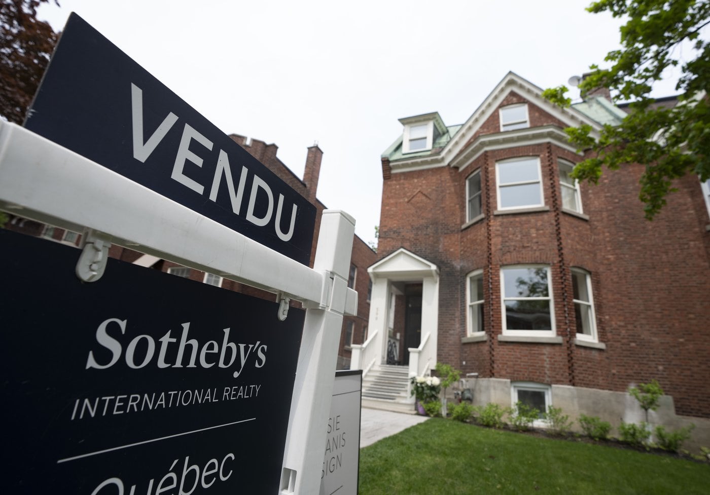 Montreal-area home sales down nearly 7% in May amid economic pressures: boa