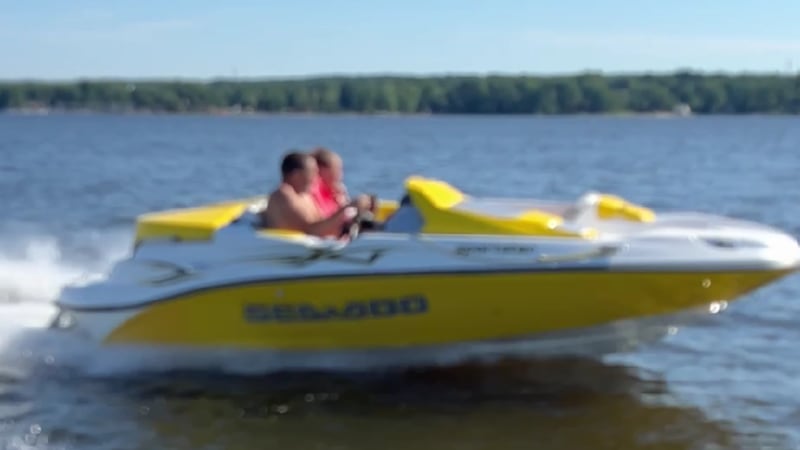 Hit-and-run on lake in Laurentians leaves 1 injured; police seek 2 suspects
