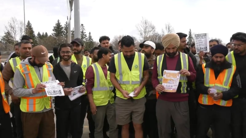 Saskatoon Amazon delivery drivers strike over falling pay, working conditions