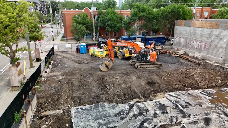 Foul odours from Pointe-St-Charles construction site raise concerns among residents