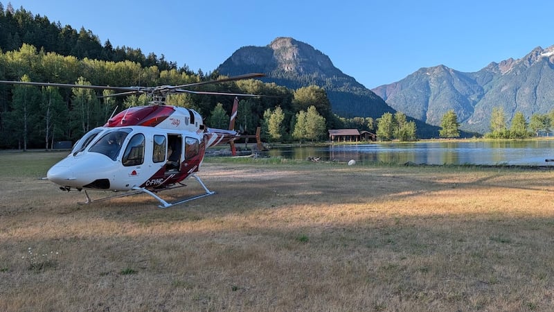 3 rafters stranded on Skagit River overnight rescued by helicopter