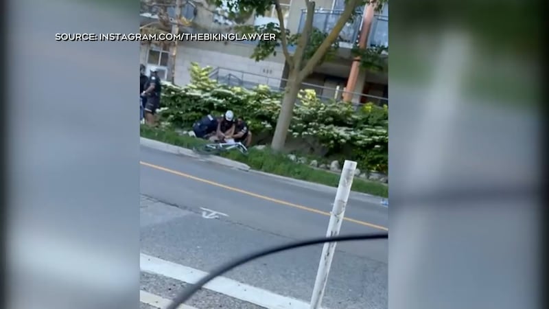 ‘Aggressive’ arrest of a Toronto cyclist caught on tape