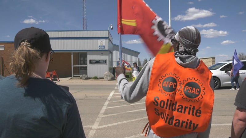 Workers at 15 Wing Moose Jaw reach 3-year agreement with Sodexo