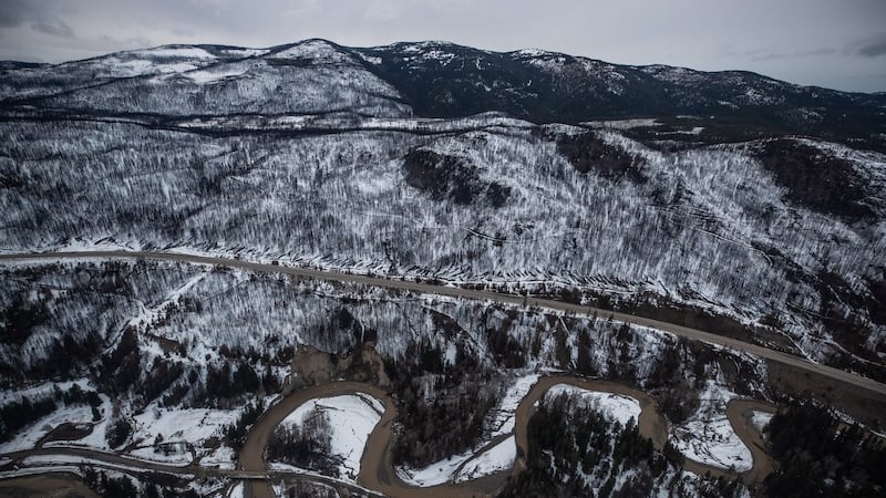 Long weekend snowfall alerts issued for B.C. Interior highways