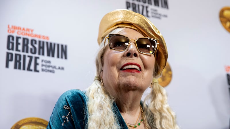 This legendary Canadian musician just became a U.S. citizen