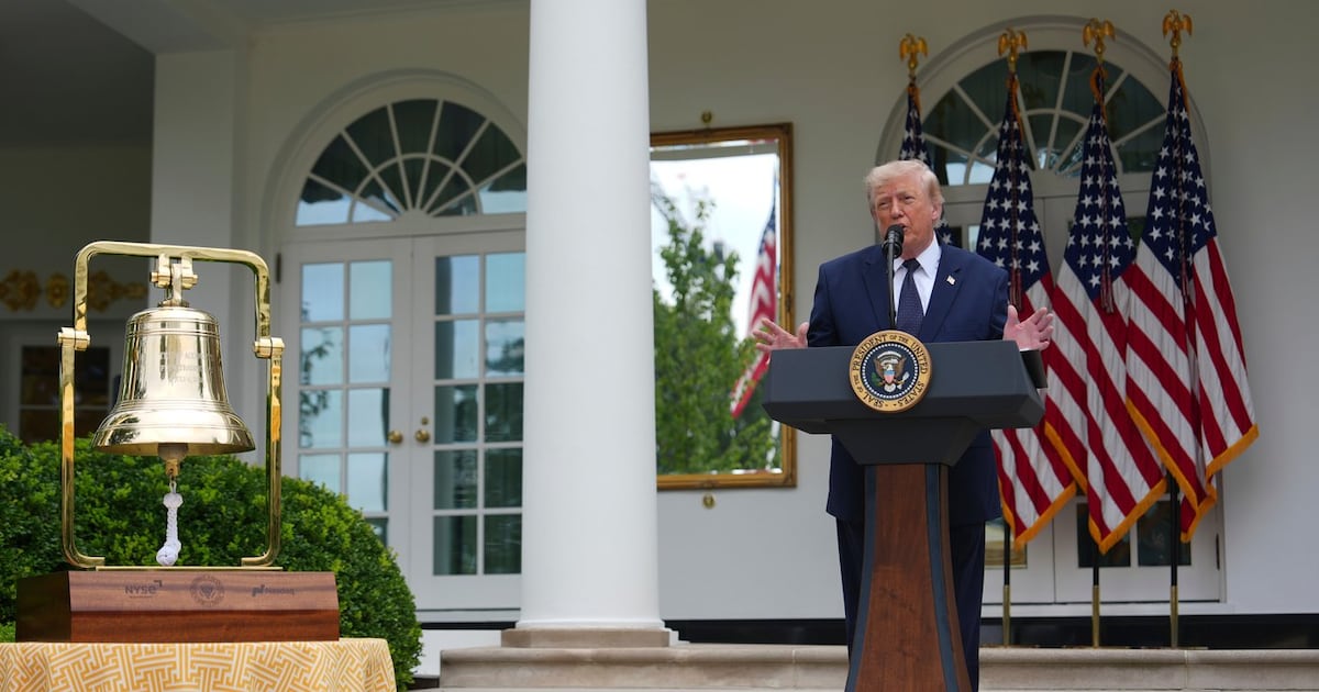 Trump says he's building a White House helipad for a new, more powerful ...