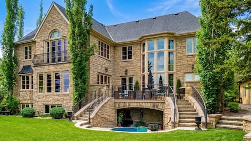 Inside 12231 Lake Louise Way S.E., in Calgary, Alta. (Realtor.ca)