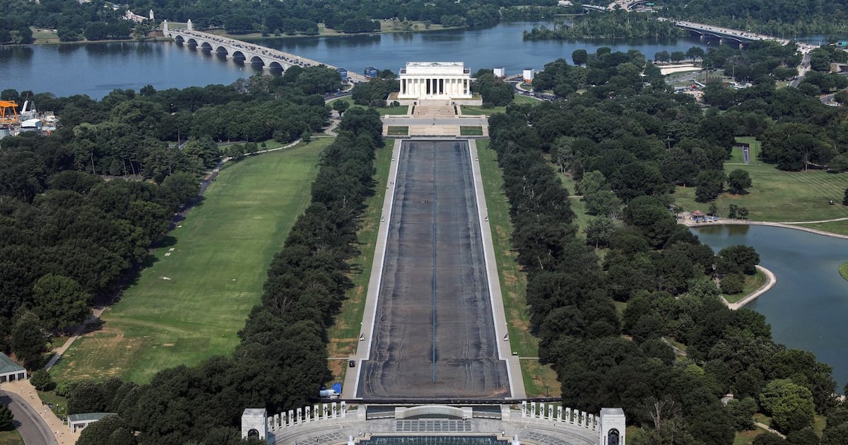 Trump’s Lincoln Memorial Reflecting Pool Repair Sparks Outrage Over Treatment of National Landmark