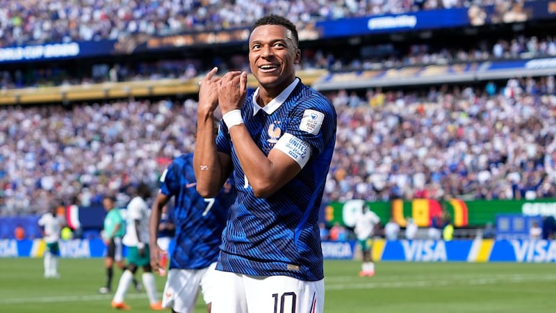 Kylian Mbappé sparks France with two goals in 3-1 win over Senegal at the World Cup