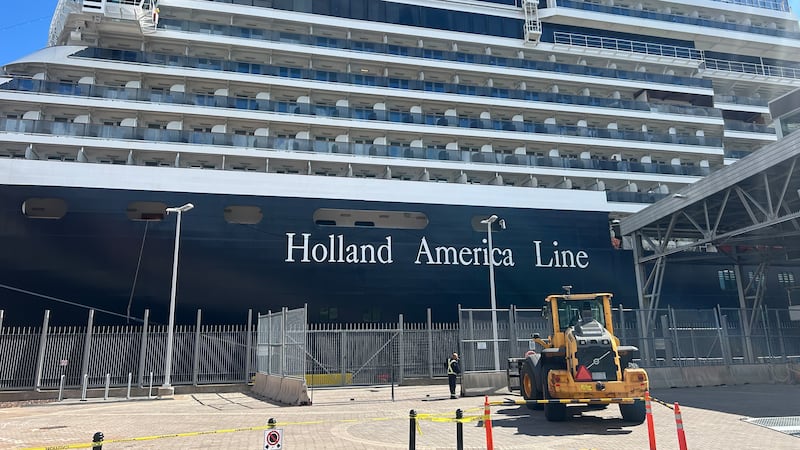 American cruise ship passengers visiting Canada offer their views on the trade war