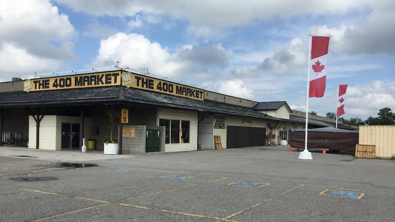 Six suspects allegedly stole $300K worth of merch from 400 market