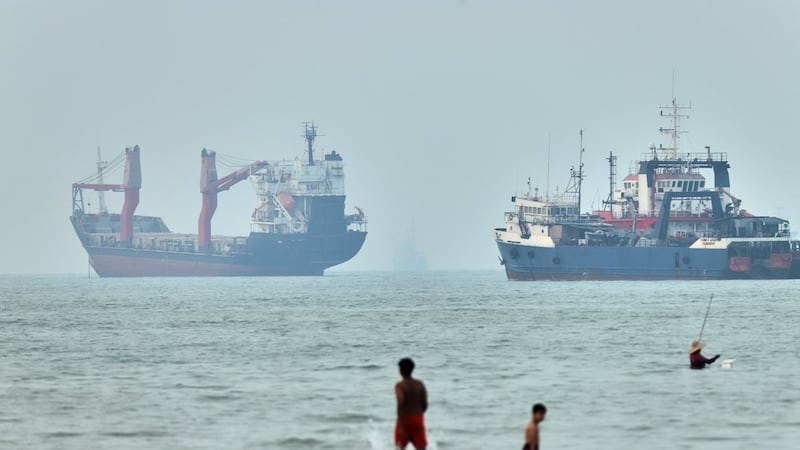 Oil prices ease after U.S. and Iran pause their attacks