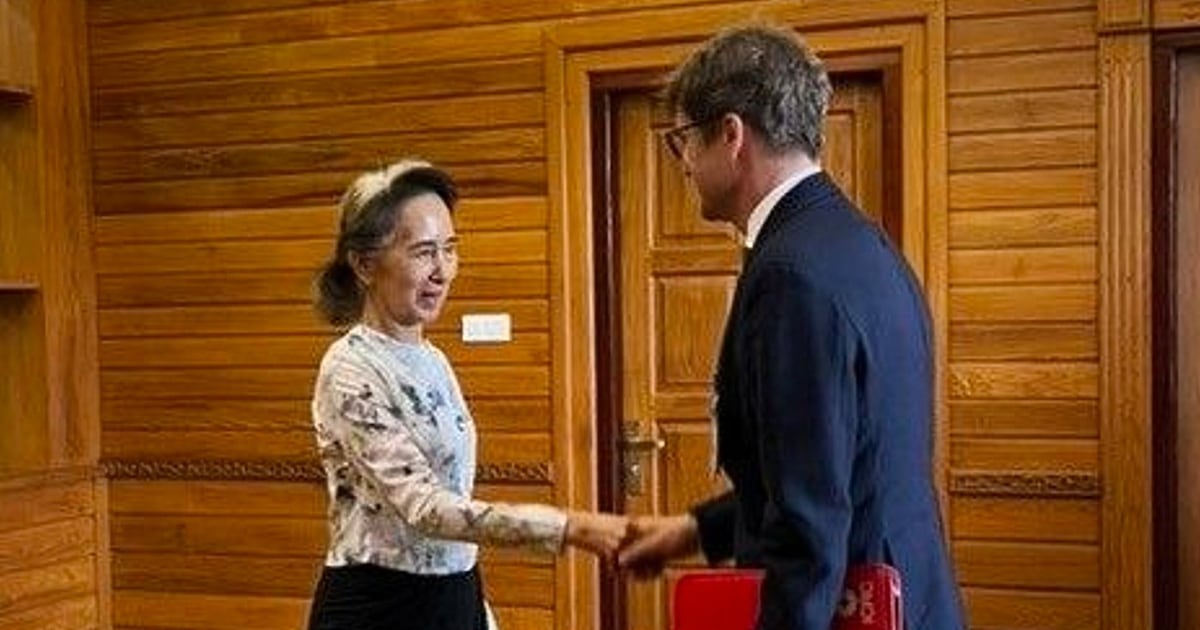 Myanmar's detained former leader Aung San Suu Kyi has rare meeting with ...