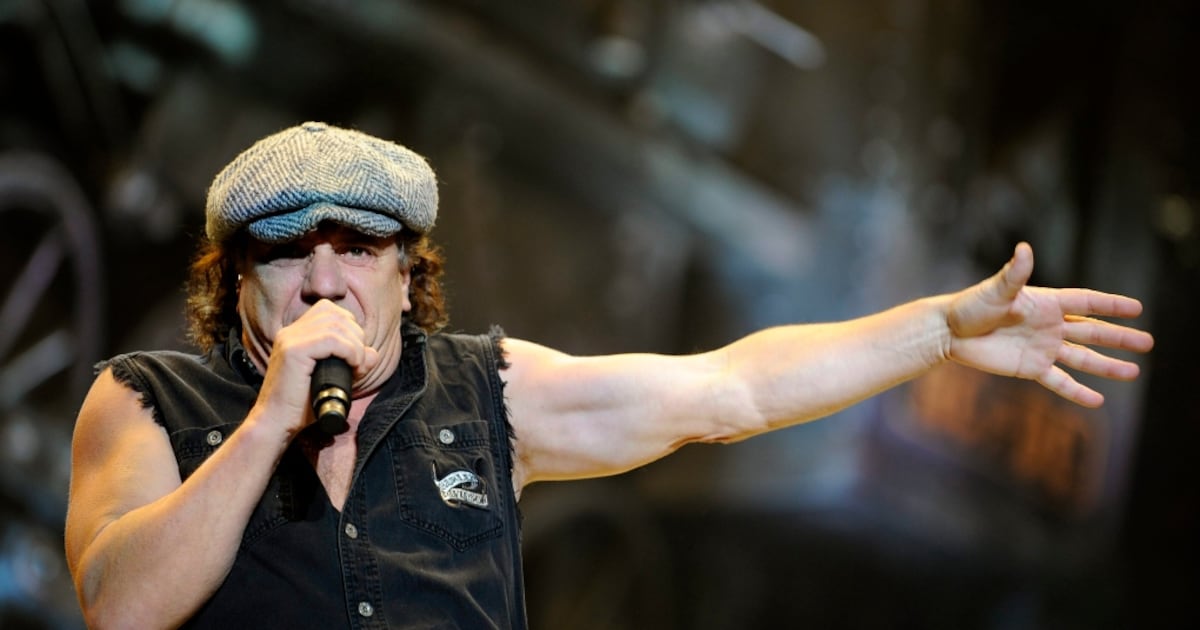 AC/DC lead singer gives a surprise performance to Billy Joel concert ...