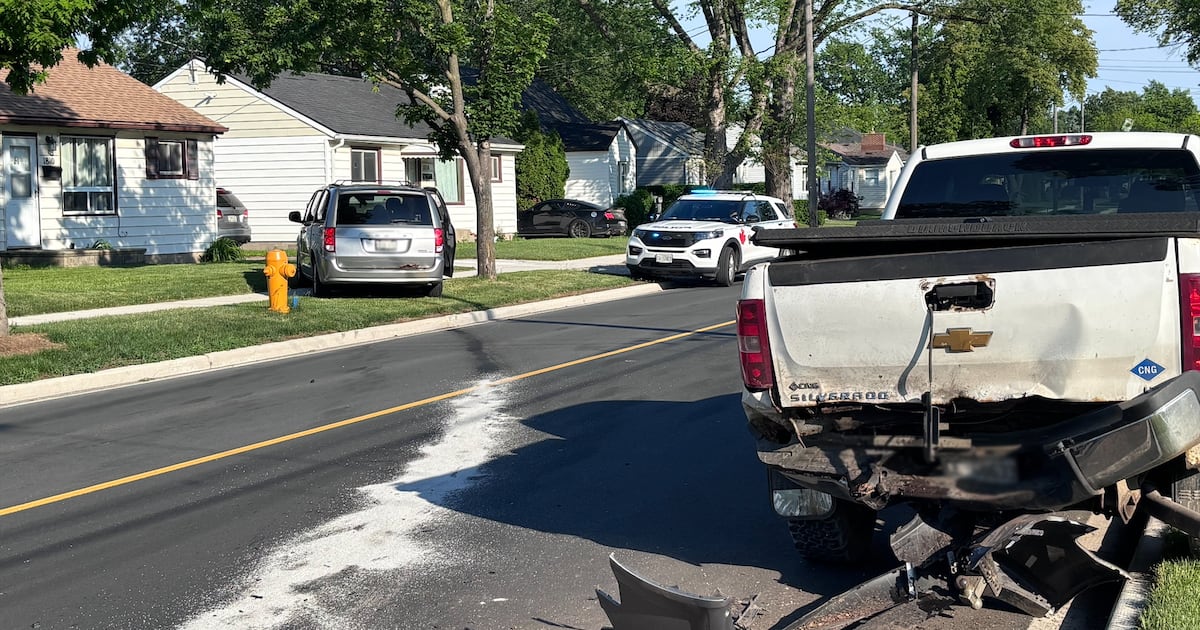 Jefferson Blvd closed due to crash