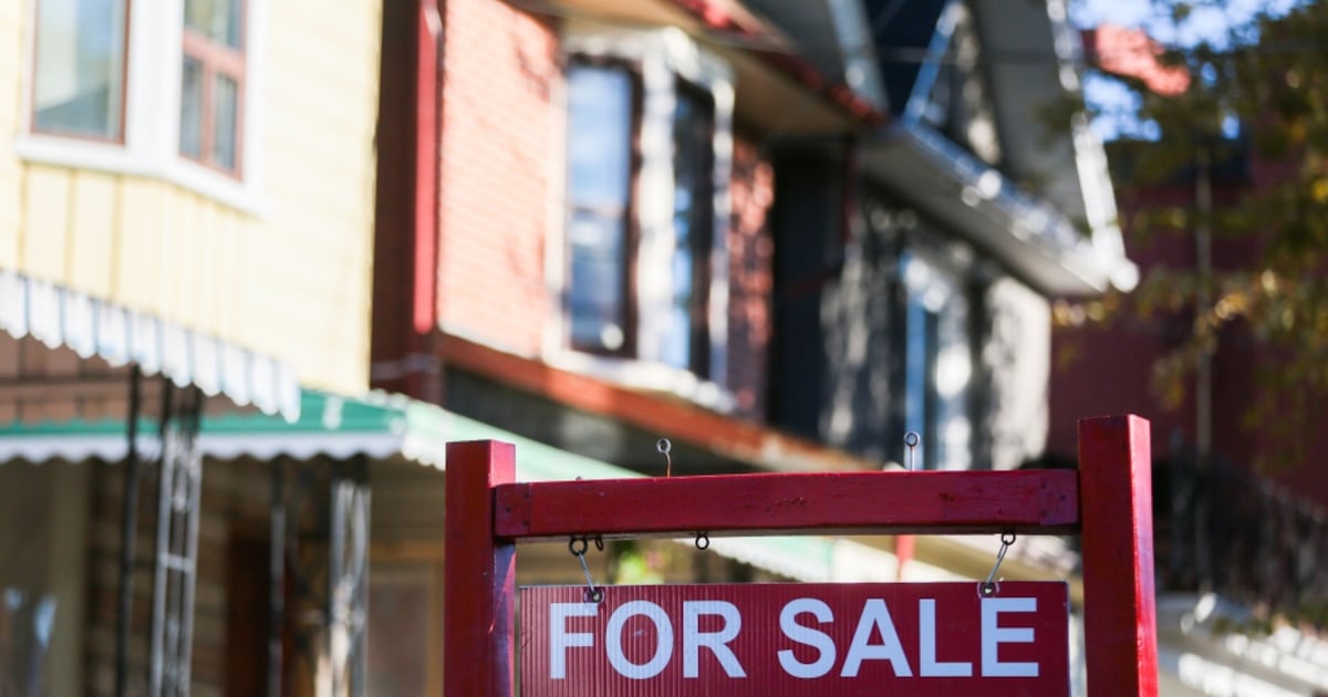 Photo: vancouverisland.ctvnews.ca A real estate sign is displayed in front of a house in the Riverdale area of Toronto on Wednesday, September 29