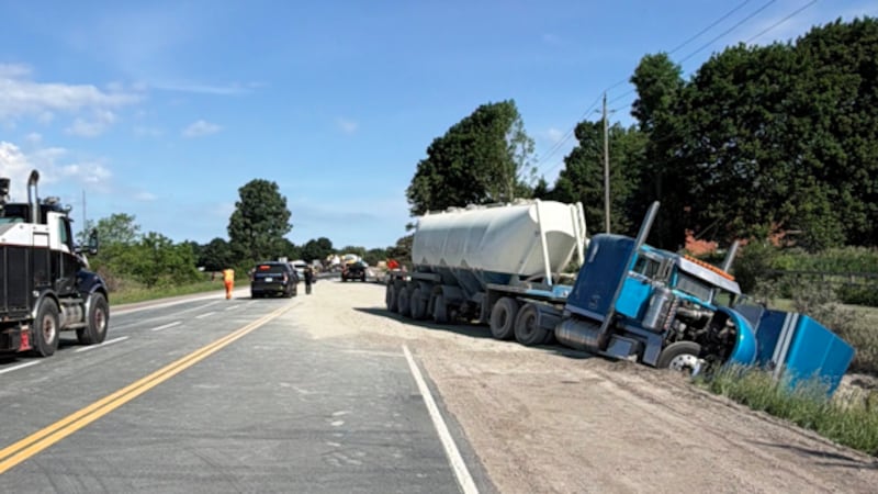 Five-vehicle crash closes Highway 6 in Morriston