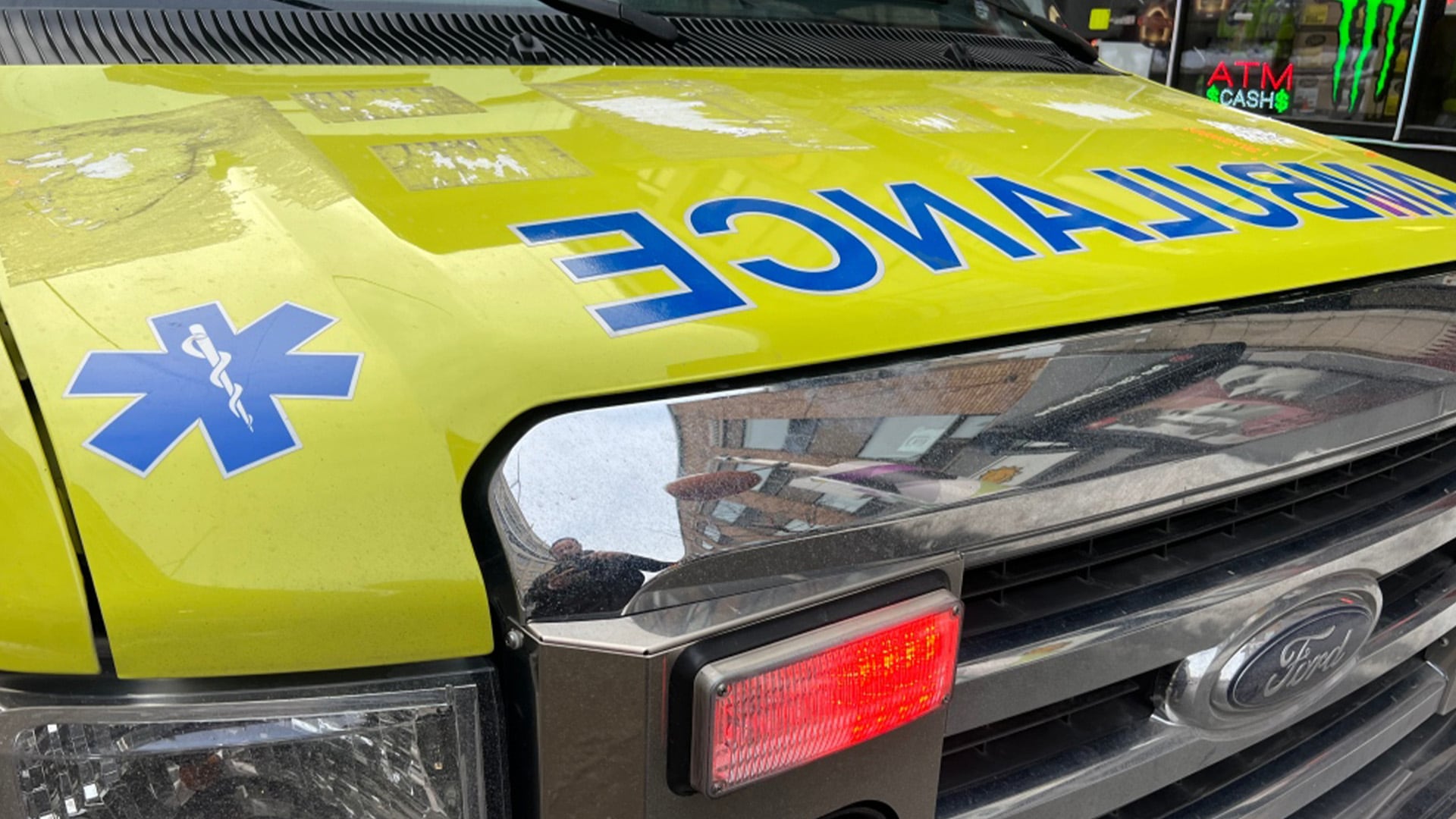 Motorcyclist in critical condition after driving off the road in Quebec Cit